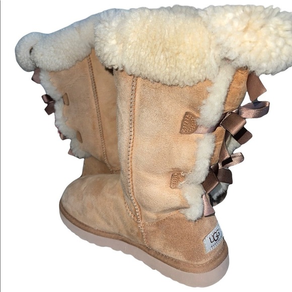 UGG CLASSIC TALL BAILEY BOW II TRIPLET WATER RESISTANT BOOTS. SIZE 8 - Picture 5 of 14